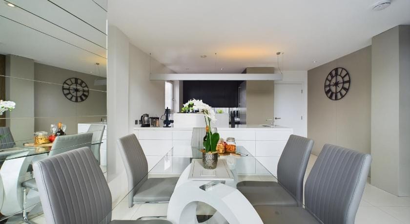 Amazing Skyline Views 3BR Duplex Apartment in Manchester