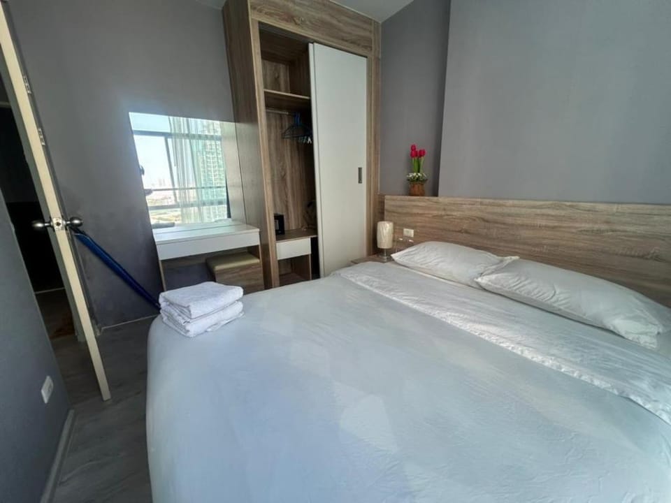 Pattaya, Thailand 中天海 设备齐全，临近海边夜市 价格低 可月租 Apartment in Pattaya City