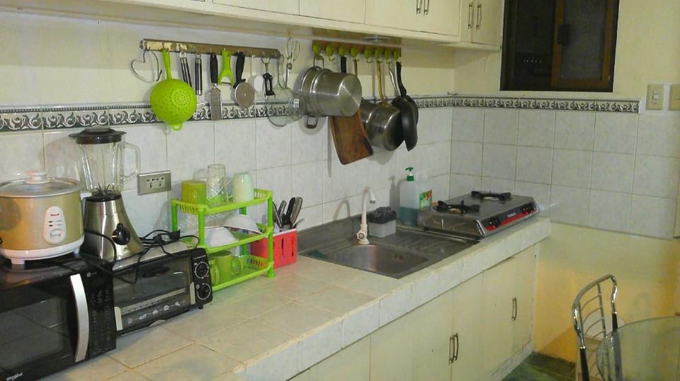 Fully furnished and equipped two-story townhome.  Apartment in Angeles