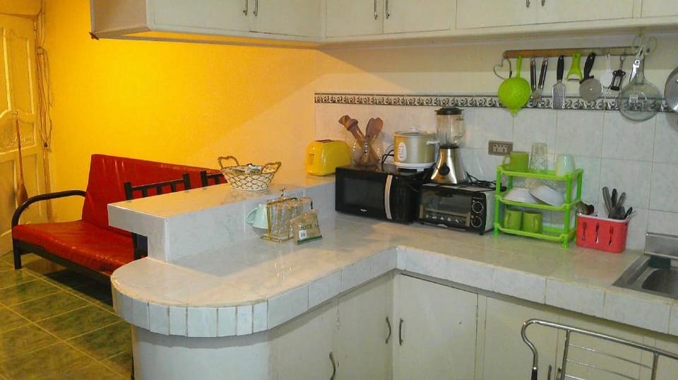 Fully furnished and equipped two-story townhome.  Apartment in Angeles