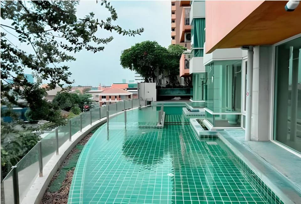 3 Beds: Wifi,Washer,LTAT,Impact Apartment in Bangkok