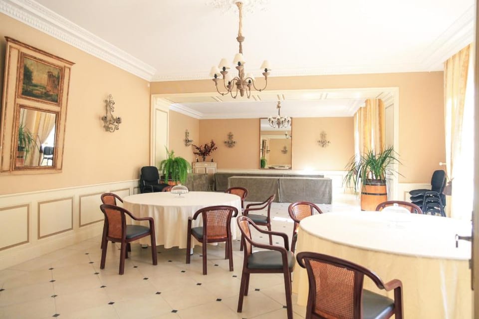 Château senailhac Hotel in Nouvelle-Aquitaine