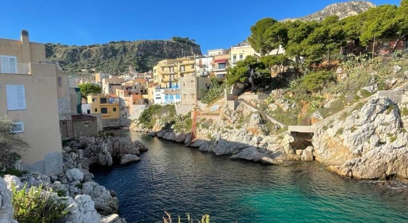 Le Finestre Sul Mare Apartment in Sicily