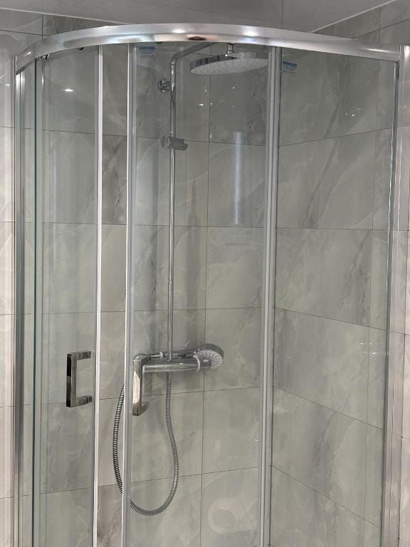 Exquisite 2 Bedroom Independent Property & Parking Apartment in Wycombe District