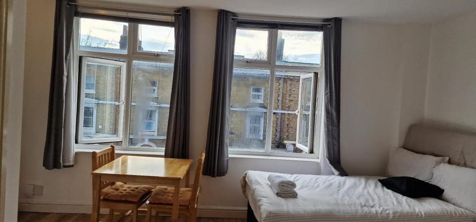 Urban  Retreat  family  studio Camberwell ZONE 2 Apartment in London Borough of Islington