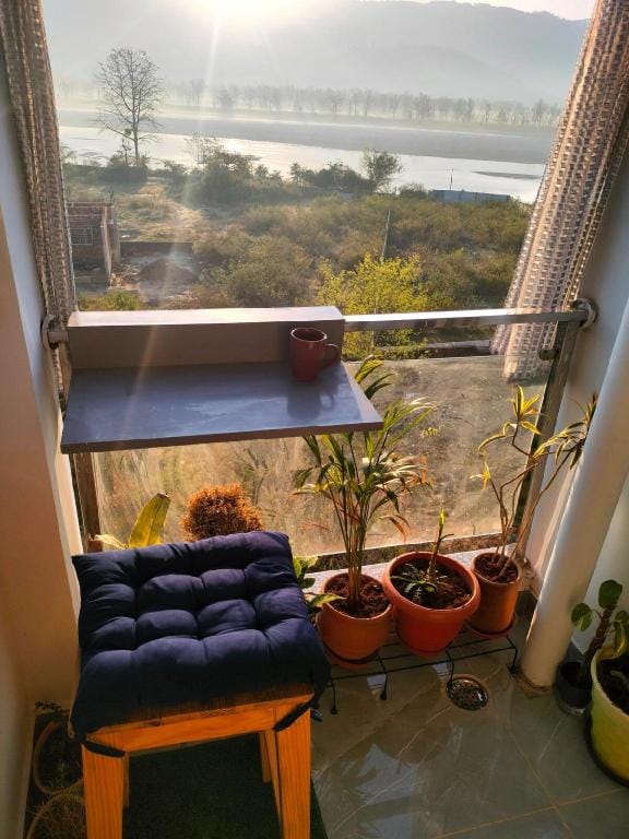 Blue Heart Home by the Ganges Cosy 1bhk-Veerbhadra Apartment in Rishikesh
