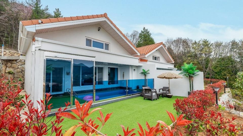 Namhae Eagless Poolvilla Pension Bed and Breakfast in South Korea