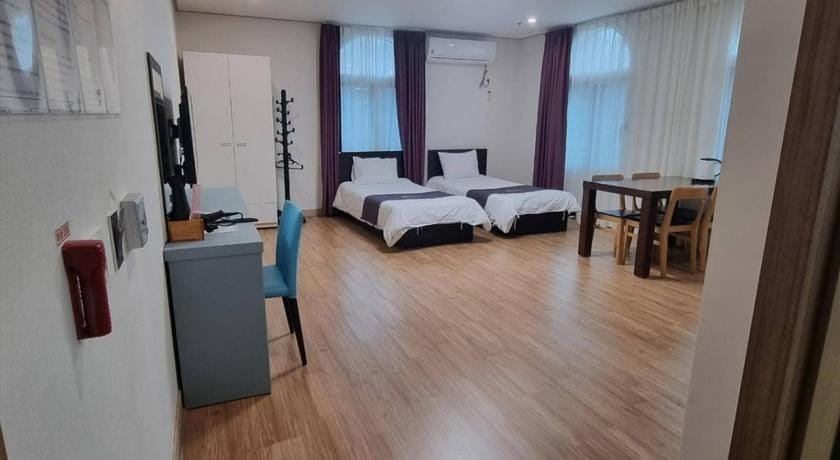 Jeju Yongsan Youth Hostel Bed and Breakfast in South Korea