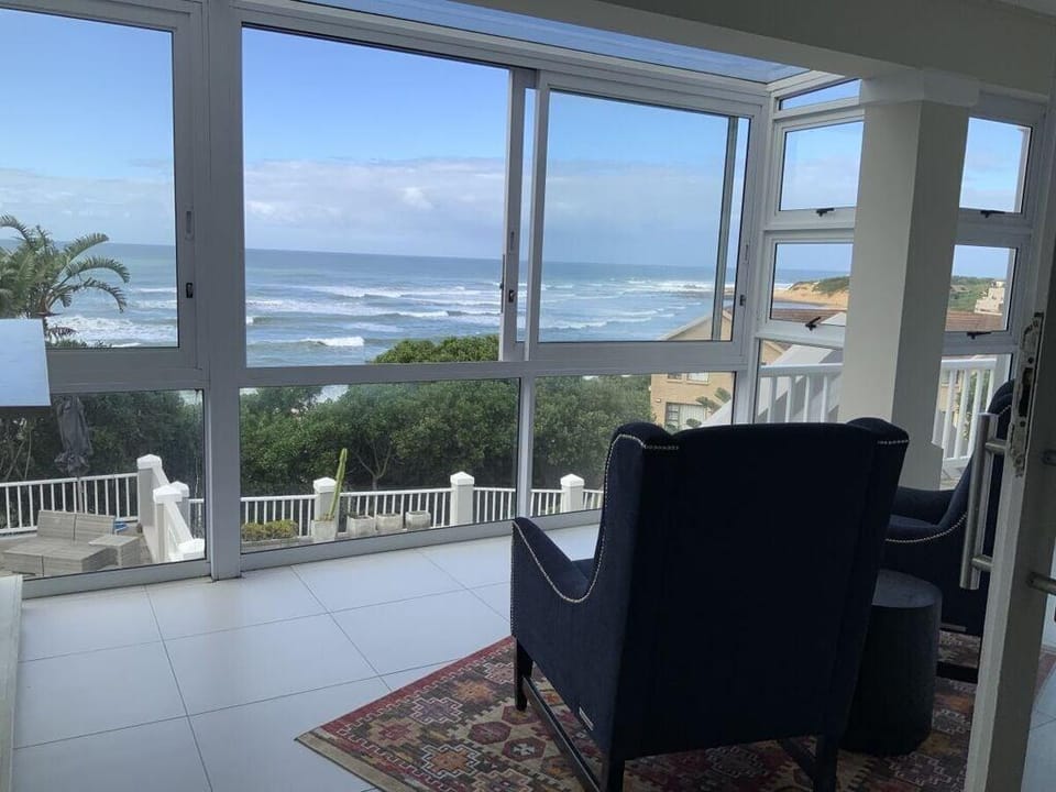 Sunshine Modern Retreat Villa in Port Alfred