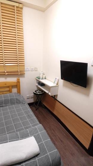 Budget Single Room With Shared Bathroom Near MTR Apartment in Hong Kong