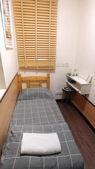 Budget Single Room With Shared Bathroom Near MTR Apartment in Hong Kong