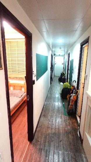 Budget Single Room With Shared Bathroom Near MTR Apartment in Hong Kong