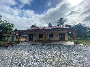Homestay budget suasana kampung Vacation rental in Kedah