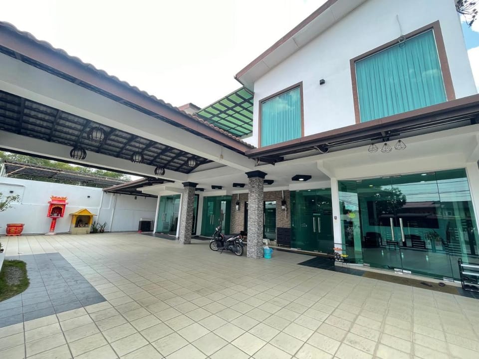 MR Homestay HotelStyle Room Teluk Intan Apartment in Perak Tengah District