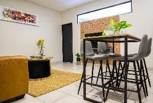 ⭐️Urban-placid-self check-in near Menlyn Maine⭐️ Vacation rental in Pretoria