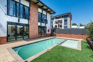 Elegant & Spacious with Back-up & Uncapped Wi-Fi Vacation rental in Sandton