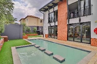 62 Cozy-Central-Private-Backup Power-uncapped WIFI Vacation rental in Sandton