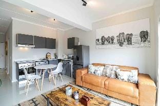 Cozy- Elegant|Calm-Near Shops-Uncapped Wi-Fi Vacation rental in Sandton