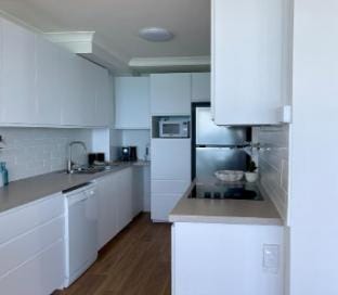 Beachfront Newly Renovated 2BR 2BATH Ocean Views Apartment in Surfers Paradise