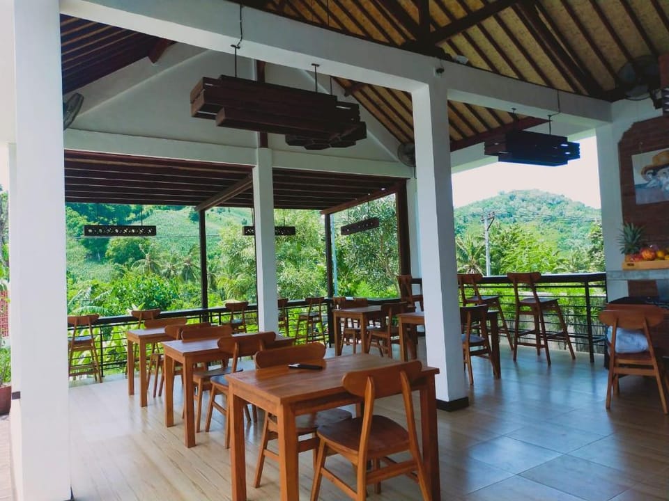 THE LOCAL AREGULING Hotel in Pujut