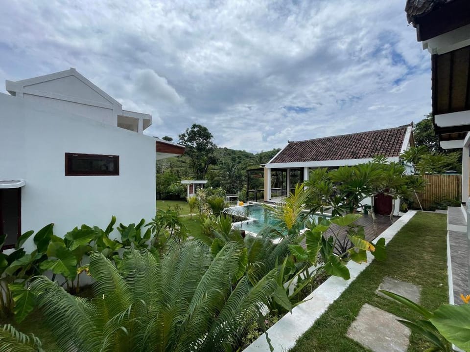 THE LOCAL AREGULING Hotel in Pujut