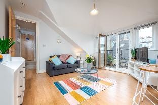 No.6 Pontcanna Walk by SSW, Parking Vacation rental in Cardiff
