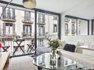 Bright apartment for 4 in city center with Balcony Apartment in Barcelona
