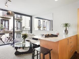 Bright apartment for 4 in city center with Balcony Apartment in Barcelona
