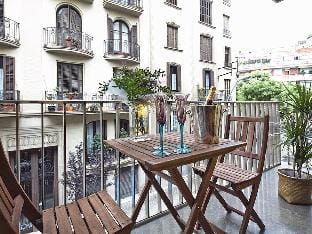 Executive Suite in Central Location with a Balcony Apartment in Barcelona