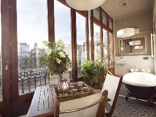 Boutique Apartment with Lift in Rambla Catalunya Apartment in Barcelona