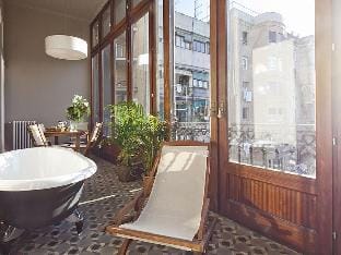 Boutique Apartment with Lift in Rambla Catalunya Apartment in Barcelona