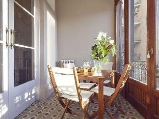 Boutique Apartment with Lift in Rambla Catalunya Apartment in Barcelona
