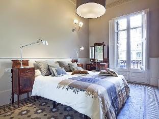 Tourist Apartment in the Center - Rambla Catalunya Apartment in Barcelona
