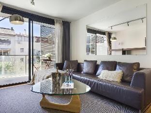 Charming Apartment in the Center w/ Balcony for 6 Apartment in Barcelona