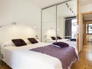 Charming Apartment in the Center w/ Balcony for 6 Apartment in Barcelona