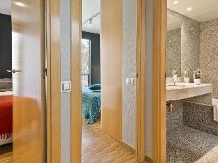 Executive Apartment for Corporate Groups of 6 Apartment in Barcelona