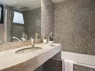 Executive Apartment for Corporate Groups of 6 Apartment in Barcelona