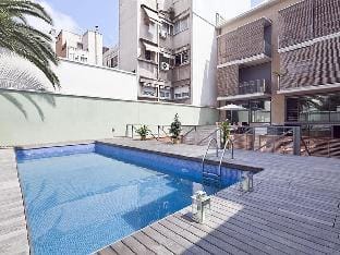 Gràcia: Cozy duplex with shared pool + terrace Apartment in Barcelona