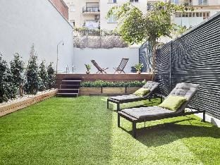 Distinctive Sarrià Duplex with Private Pool for 10 Apartment in Barcelona