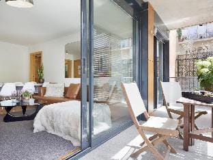 Executive Apartment for 6 Near Barcelona's center Apartment in Barcelona