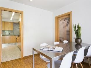 Executive Apartment for 6 Near Barcelona's center Apartment in Barcelona