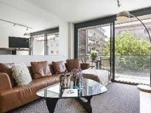 Executive Apartment for 6 Near Barcelona's center Apartment in Barcelona