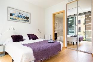 Central Barcelona Apartment with Pool Apartment in Barcelona