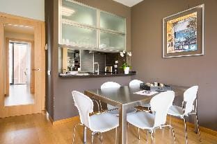Central Barcelona Apartment with Pool Apartment in Barcelona