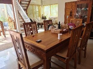 Villa Mimosa 4 bedroom di Nusa Dua Villa in Kuta Selatan