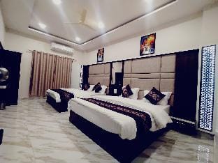 Hotel Shubh Karman Apartment in Uttar Pradesh