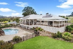 Loyola Lake House - Lakefront Home with Pool Vacation rental in Mansfield