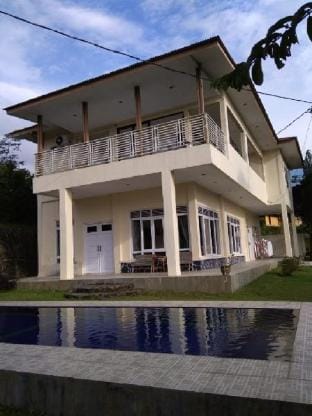villa for family and group nearby vacation place Villa in Cisarua
