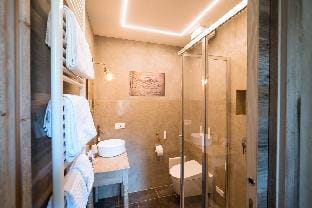 ★Balcony Lake View★ | ♕King Bed | BBQ Apartment in Bellagio