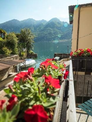 ★Balcony Lake View★ | ♕King Bed | BBQ Apartment in Bellagio